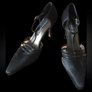 Satin t-strap heels! 👠